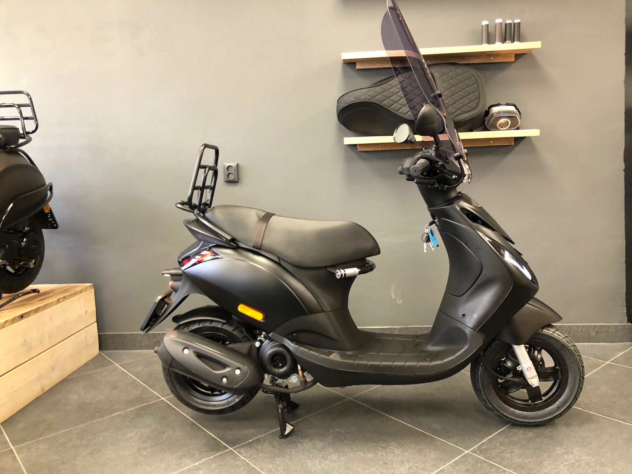 Piaggio Zip Iget T V Euro Specialpaint Matzwart Perry Scooters