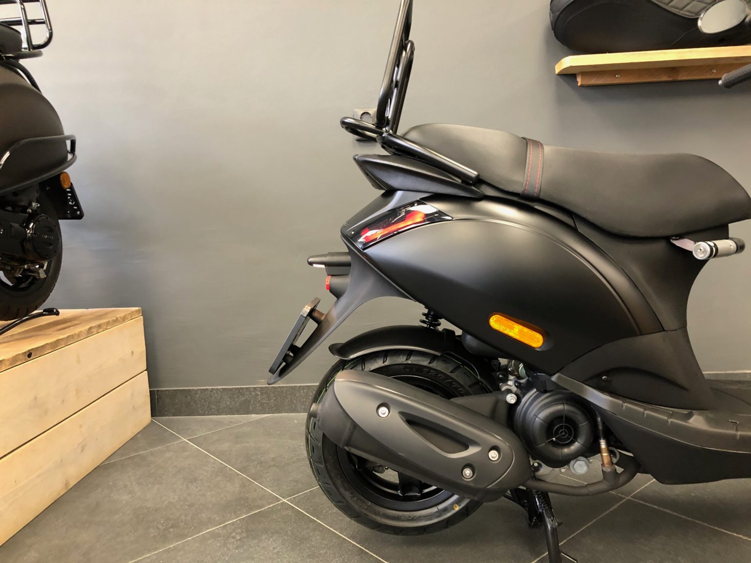 Piaggio Zip Iget T V Euro Specialpaint Matzwart Perry Scooters