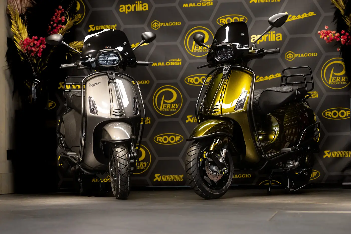 Exlusieve vespa's goud en grijs Exlusieve vespa's goud en grijs