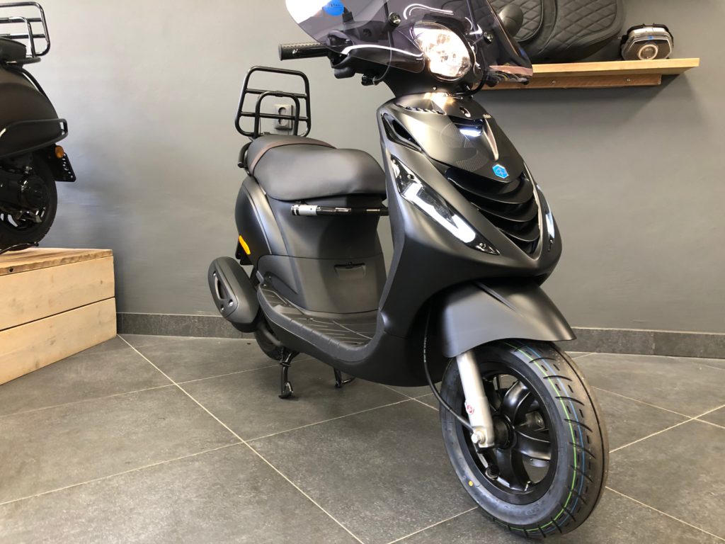 Piaggio Zip Iget 4t 3v Euro 5 Specialpaint Matzwart Perry Scooters