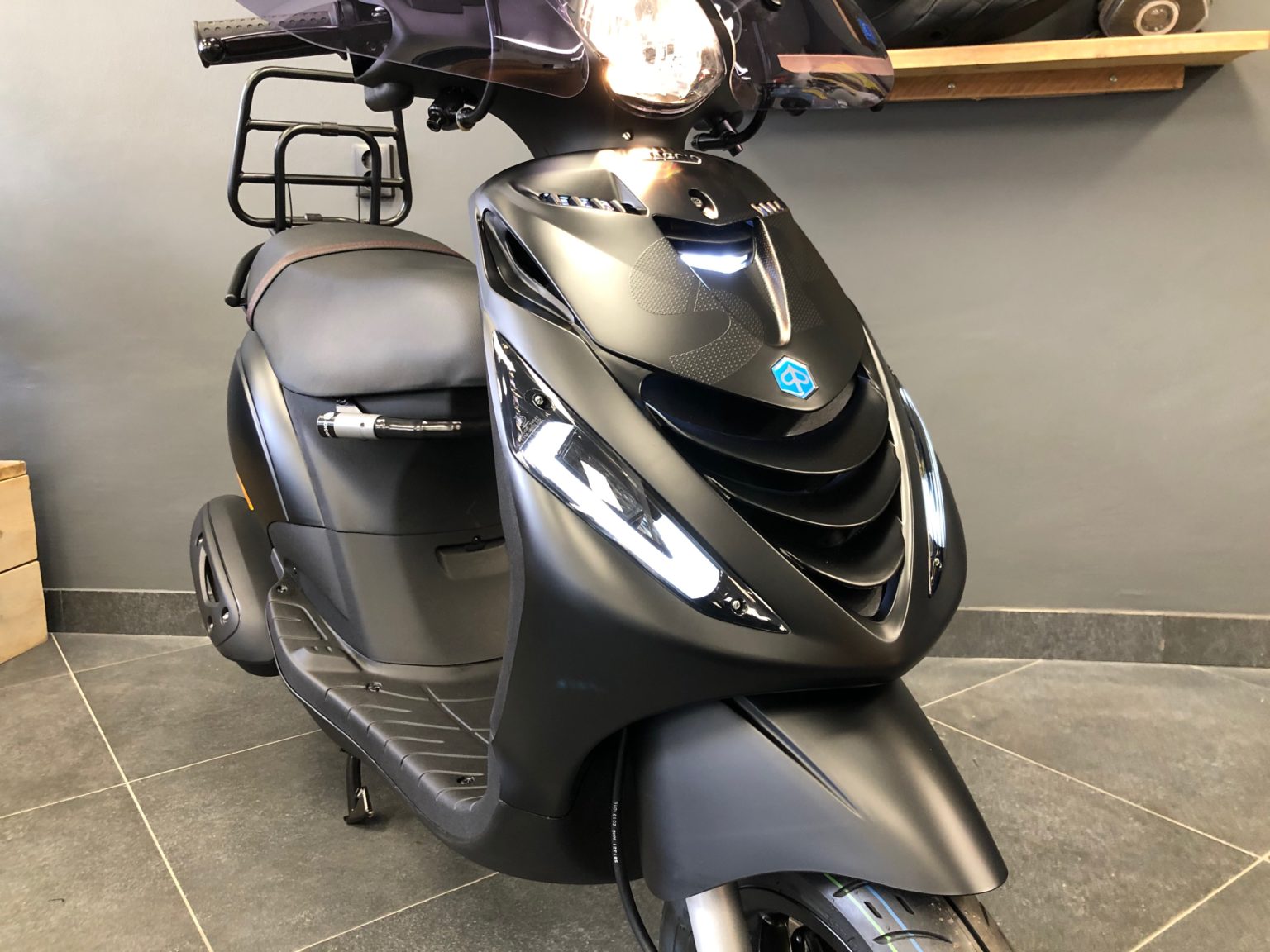 Piaggio Zip Iget 4t 3v Euro 5 Specialpaint Matzwart Perry Scooters