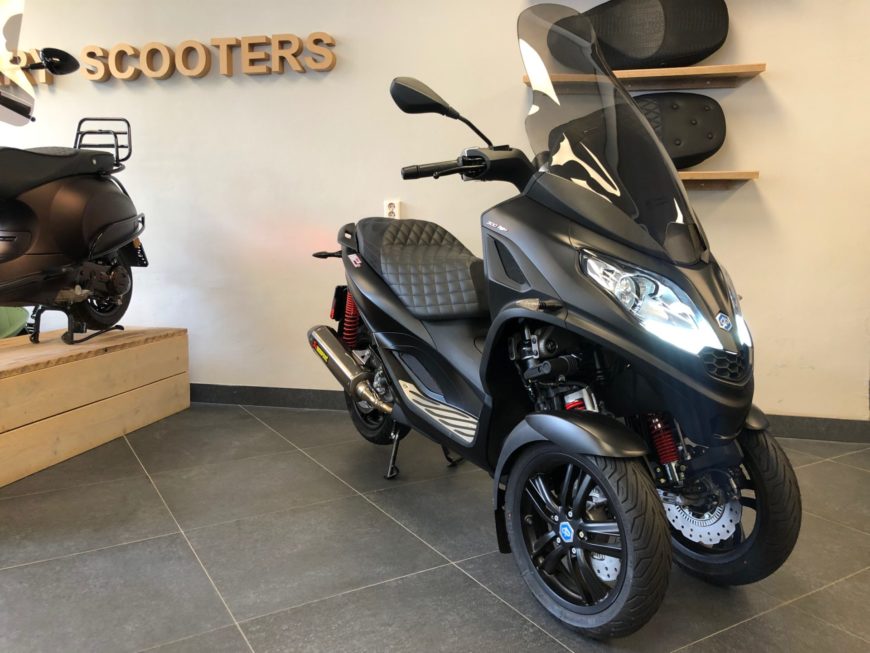 Piaggio MP3 300 HPE SPORT CUSTOMIZED EXCLUSIVE - Perry Scooters Haarlem