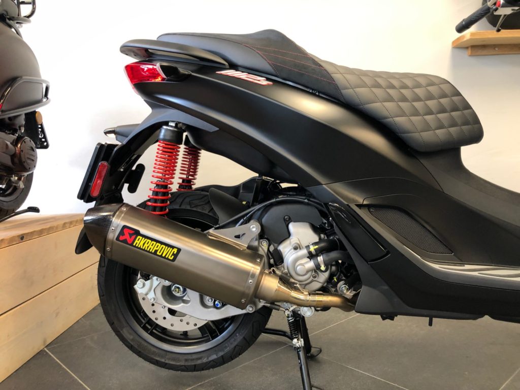 Piaggio MP3 300 HPE SPORT CUSTOMIZED EXCLUSIVE - Perry Scooters Haarlem