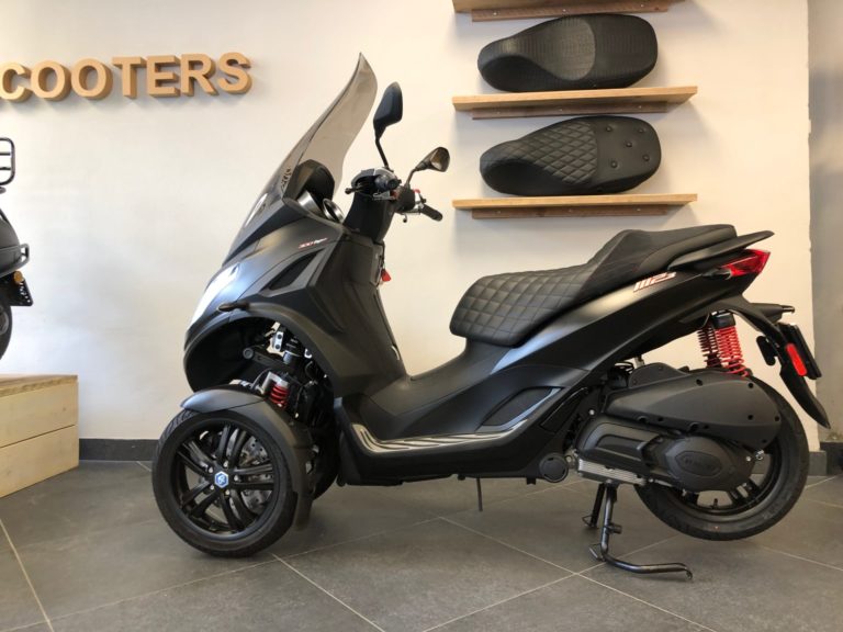 Piaggio MP3 300 HPE SPORT CUSTOMIZED EXCLUSIVE - Perry Scooters Haarlem