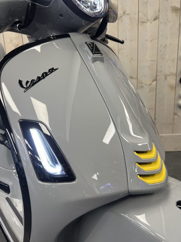 VESPA GTS 310CC HPE EURO5+ NARDO GREY EXCLUSIVE SPECIALPAINT - Afbeelding 4