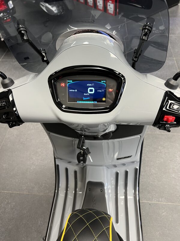 VESPA GTS 310CC HPE EURO5+ NARDO GREY EXCLUSIVE SPECIALPAINT - Afbeelding 6