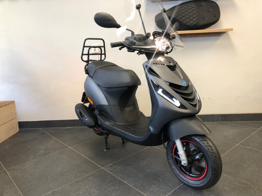 Piaggio Zip SP IGET 4T 3V Euro 5 Grigio Titanio Perry Scooters Haarlem