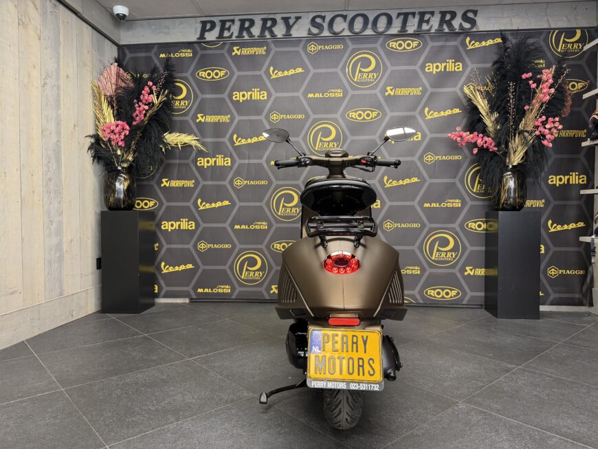 Vespa Sprint Specialpaint Porsche Chalk Perry Scooters Haarlem
