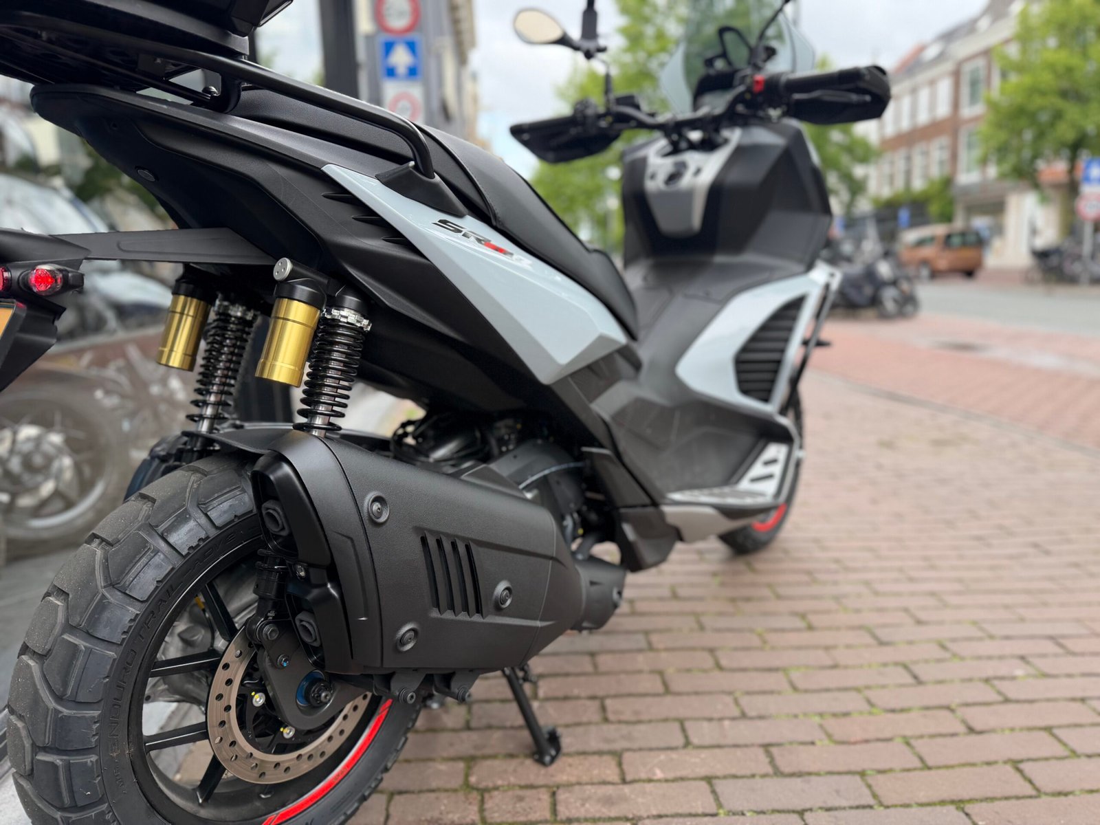 APRILIA SR GT 400CC EURO5+ DUSTY GREY SPECIAL EXCLUSIVE - Afbeelding 3
