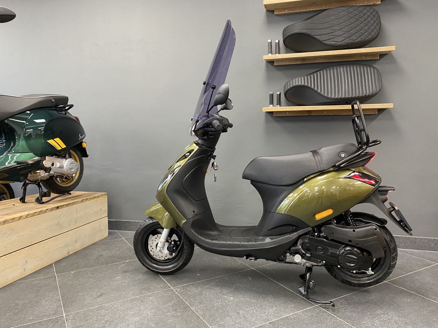 Piaggio Zip SP IGET 4T 3V Euro 5 Specialpaint Olive Green Perry Scooters Haarlem