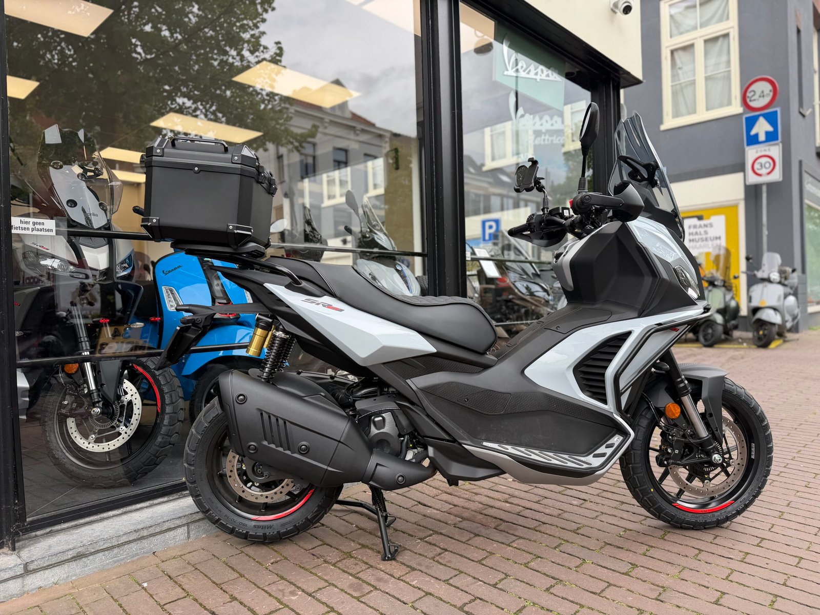 APRILIA SR GT 400CC EURO5+ DUSTY GREY SPECIAL EXCLUSIVE - Afbeelding 2
