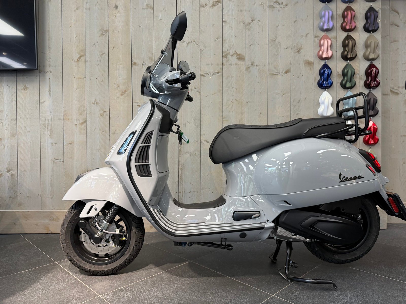 VESPA GTS 310CC SUPERTECH HPE EURO5+ NARDO GREY EXCLUSIVE SPECIALPAINT ARROW - Afbeelding 4