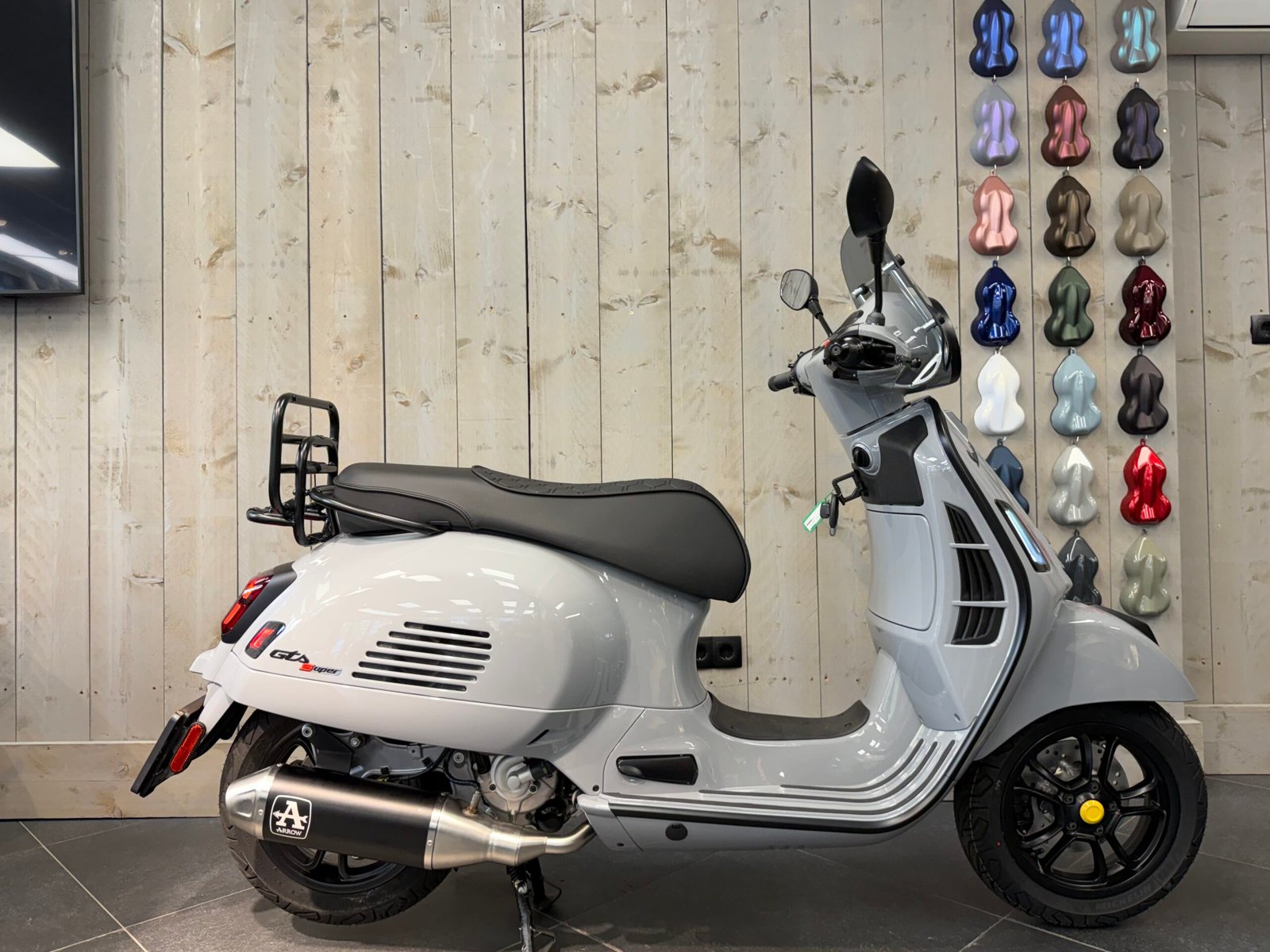VESPA GTS 310CC SUPERTECH HPE EURO5+ NARDO GREY EXCLUSIVE SPECIALPAINT ARROW - Afbeelding 3