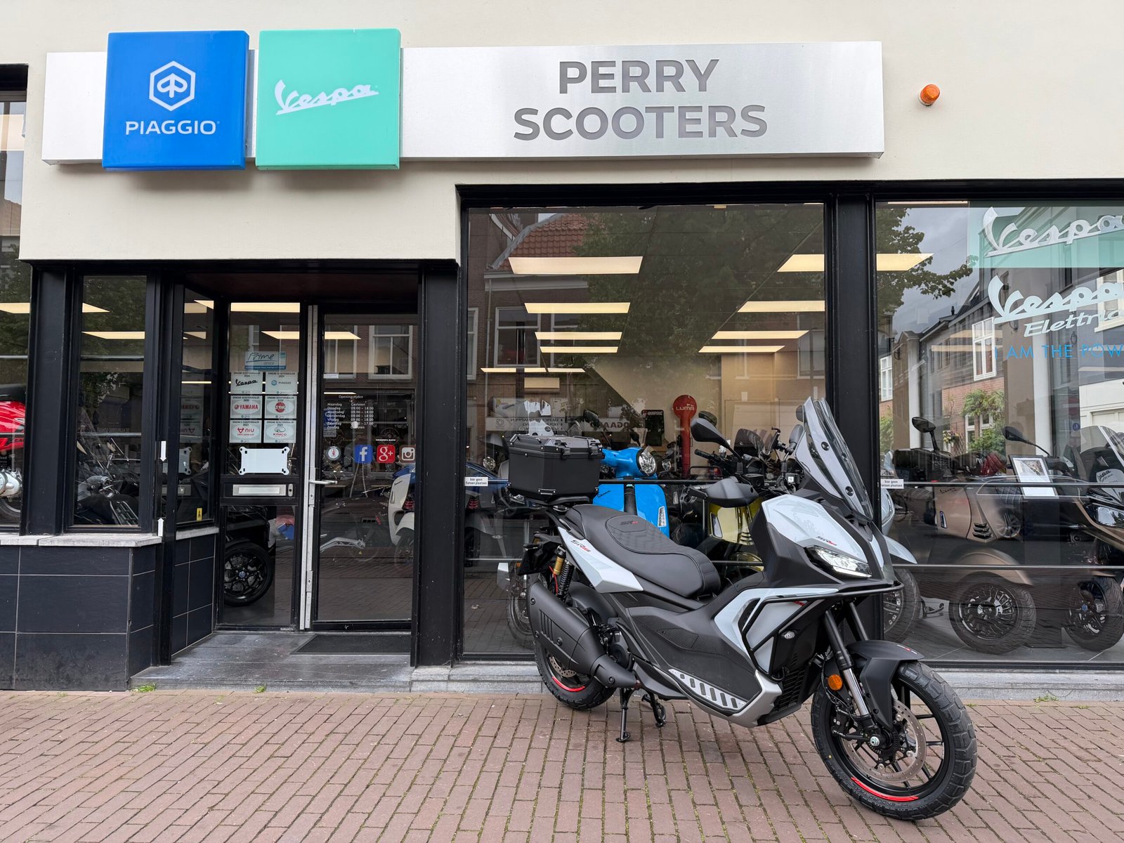 APRILIA SR GT 400CC EURO5+ DUSTY GREY SPECIAL EXCLUSIVE - Afbeelding 9
