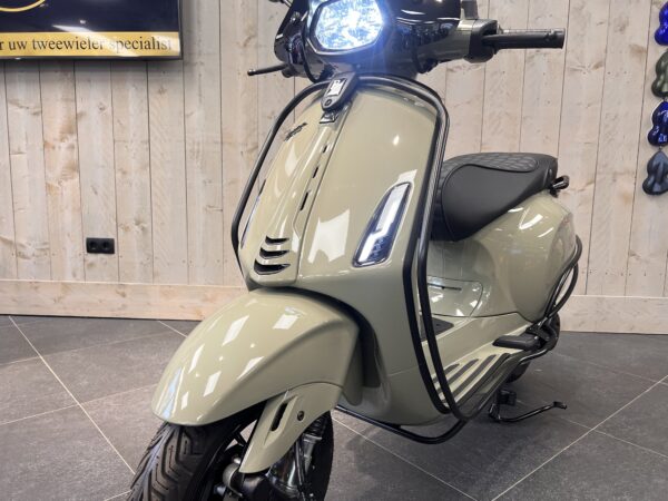 Vespa Sprint Specialpaint Khaki Green - Afbeelding 5