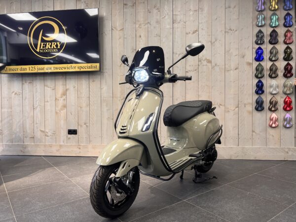 Vespa Sprint Specialpaint Khaki Green - Afbeelding 2