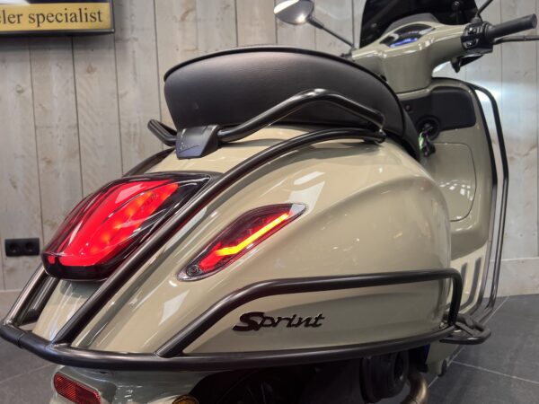 Vespa Sprint Specialpaint Khaki Green - Afbeelding 6