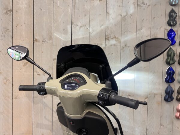 Vespa Sprint Specialpaint Khaki Green - Afbeelding 10