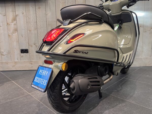 Vespa Sprint Specialpaint Khaki Green - Afbeelding 11
