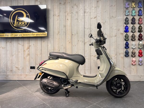 Vespa Sprint Specialpaint Khaki Green - Afbeelding 4