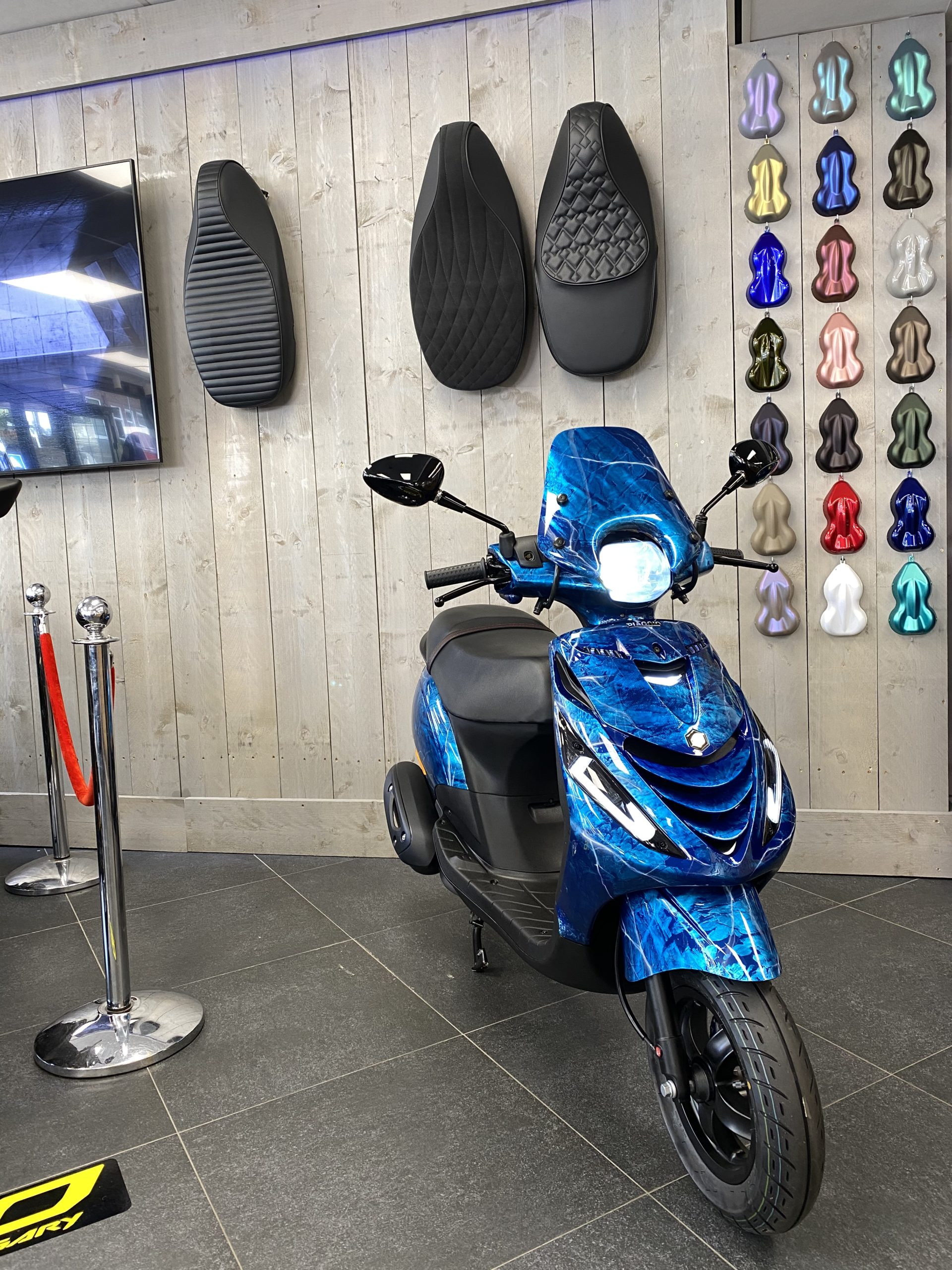 sturen Glad Catastrofaal Piaggio Zip SP IGET 4T 3V Euro 5 Airbrush Special - Perry Scooters Haarlem