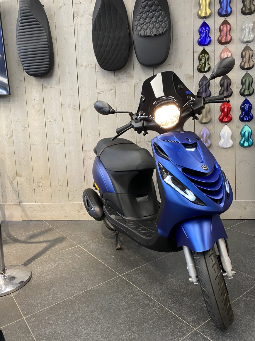 Piaggio Zip SP IGET 4T 3V Euro 5 Specialpaint BMW M45 Blue Perry Scooters Haarlem